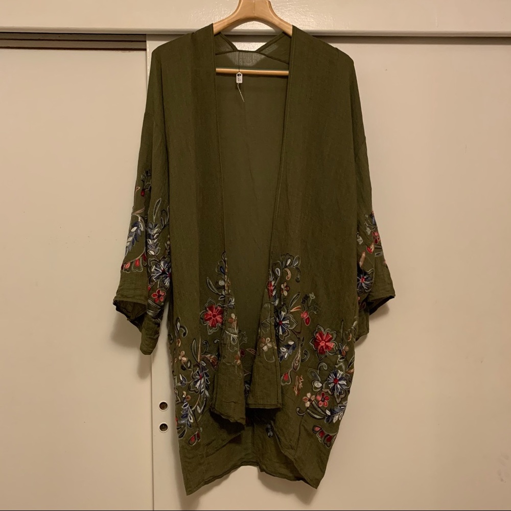 Floral embroidered kimono
